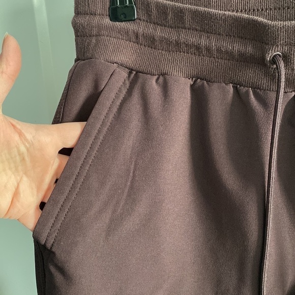 Old Navy Quick Dry Jogger - Picture 4 of 13